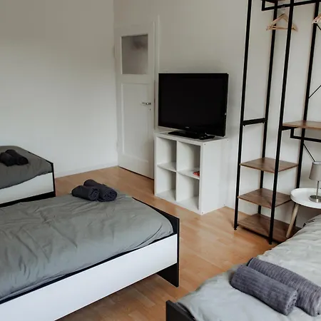 5 Bett-wohnung In Guter Lage Von *