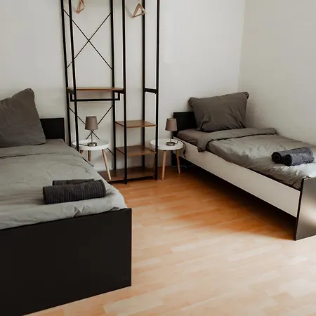 5 Bett-wohnung In Guter Lage Von Apartament
