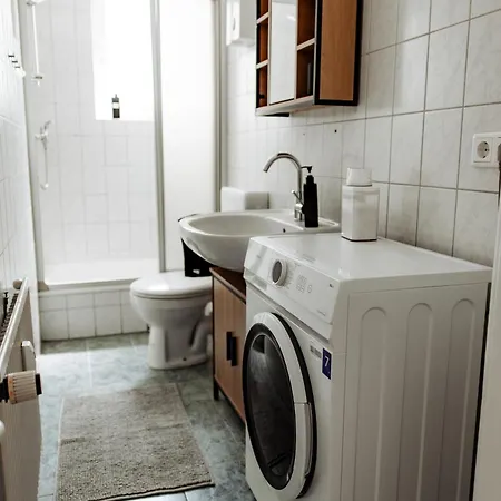 5 Bett-wohnung In Guter Lage Von דירה
