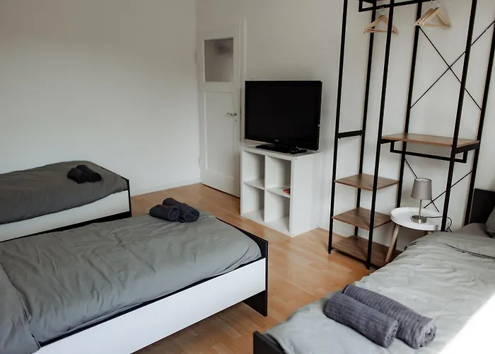 5 Bett-wohnung In Guter Lage Von *
